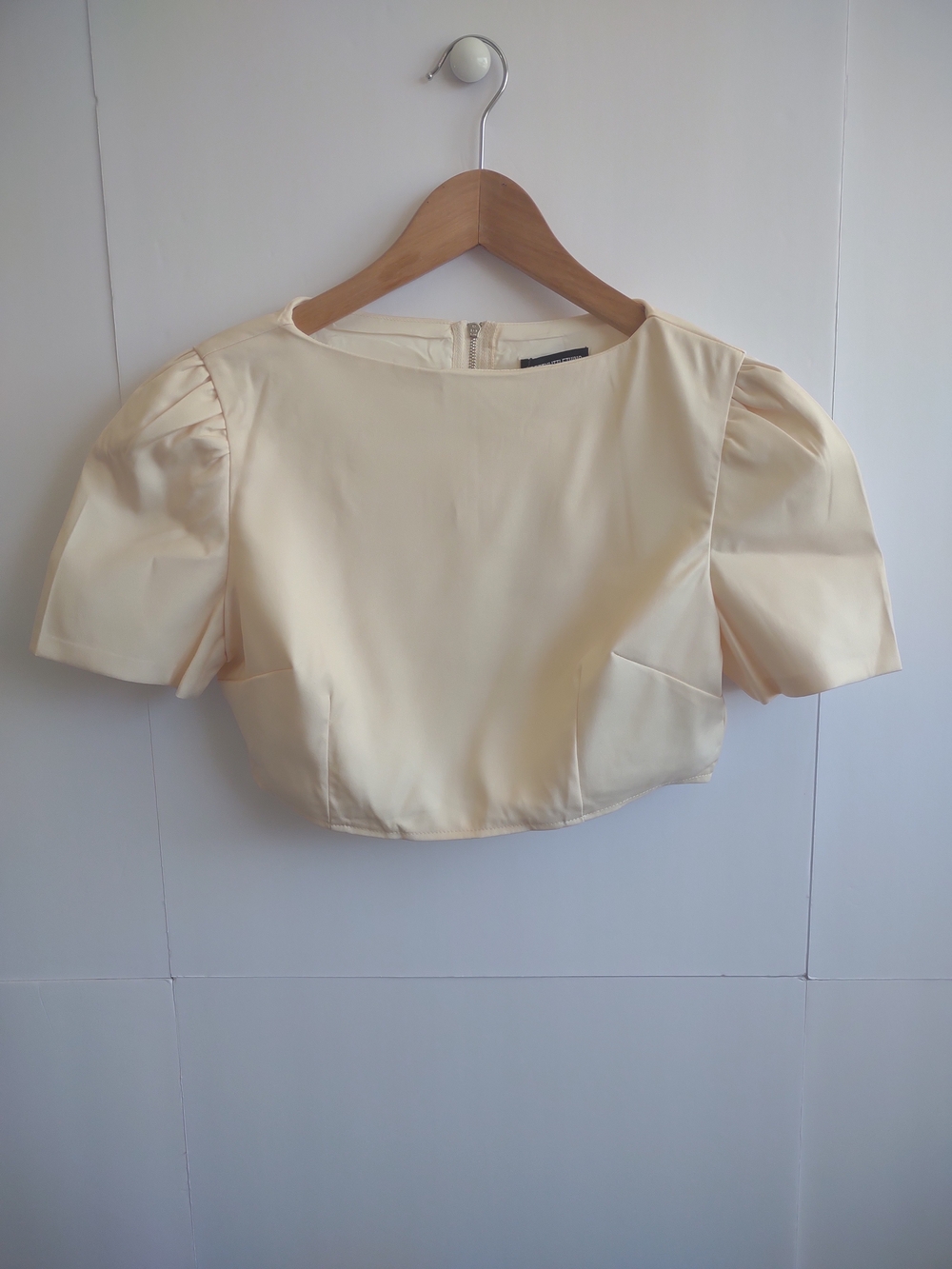 PrettyLittleThing Ivory Puff-Sleeve Crop Top Sz 6 NWT